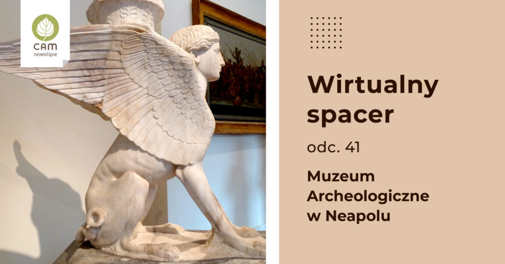 Mantykora, czyli mityczny stówr z ogonem i skrzydłami oraz twarzą człowieka. Wykuty w białym marmurze, stoi na postumencie w muzeum.