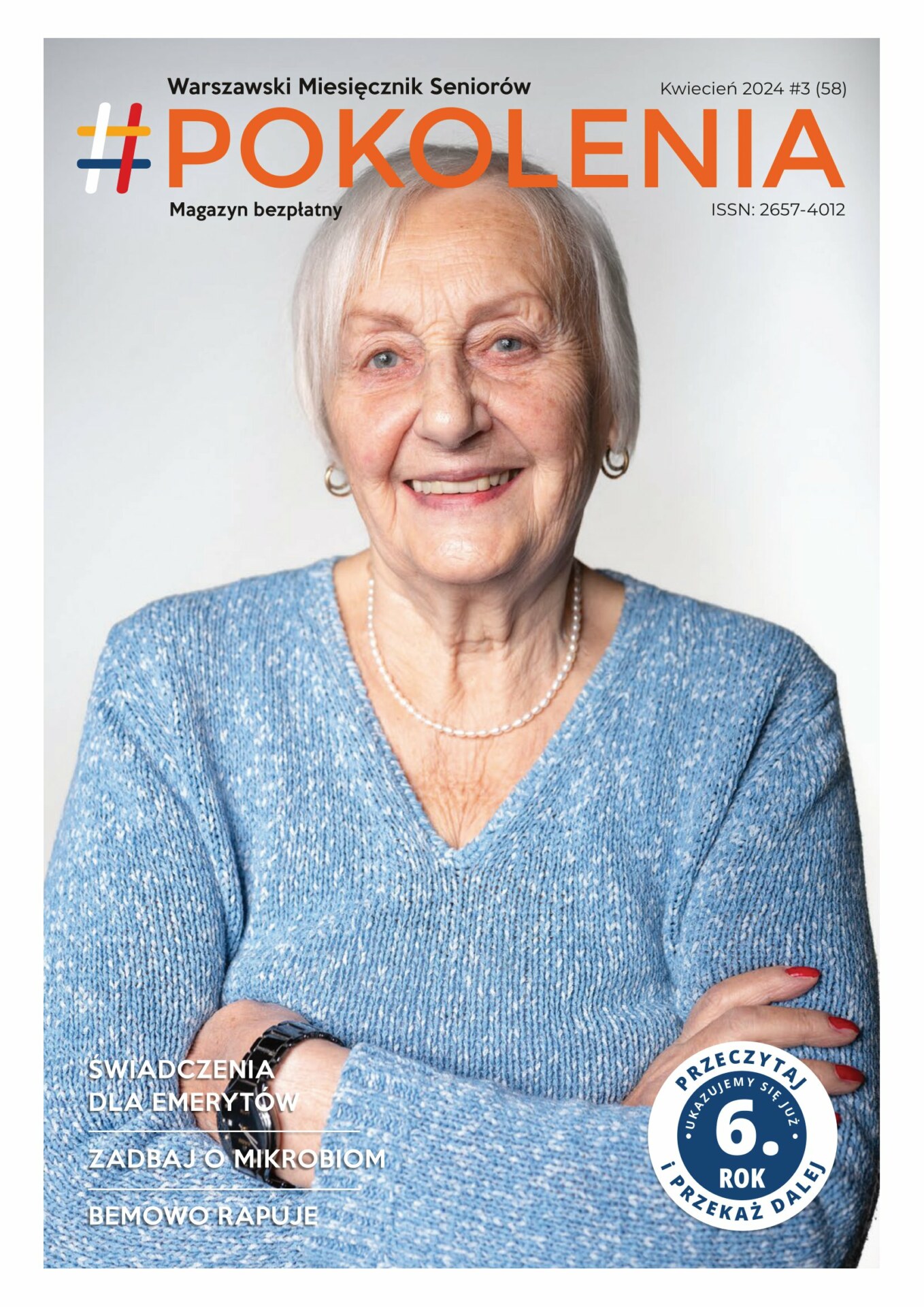 Zdjęcie przedstawia seniorkę, pozującą na okładce czasopisma.